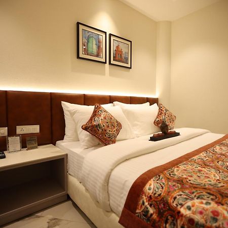 Hiraya Hotels Mohali Exterior photo
