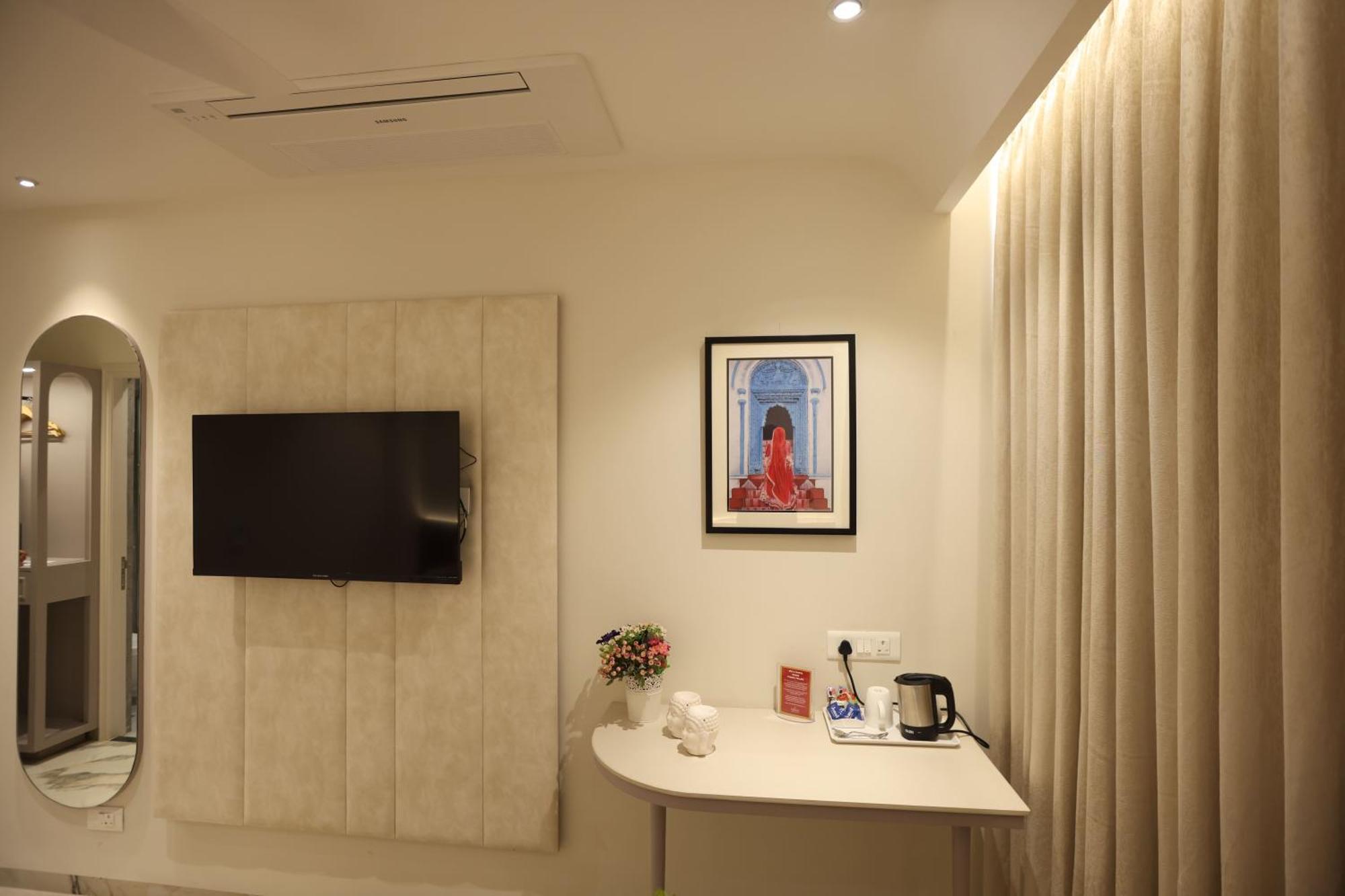 Hiraya Hotels Mohali Exterior photo