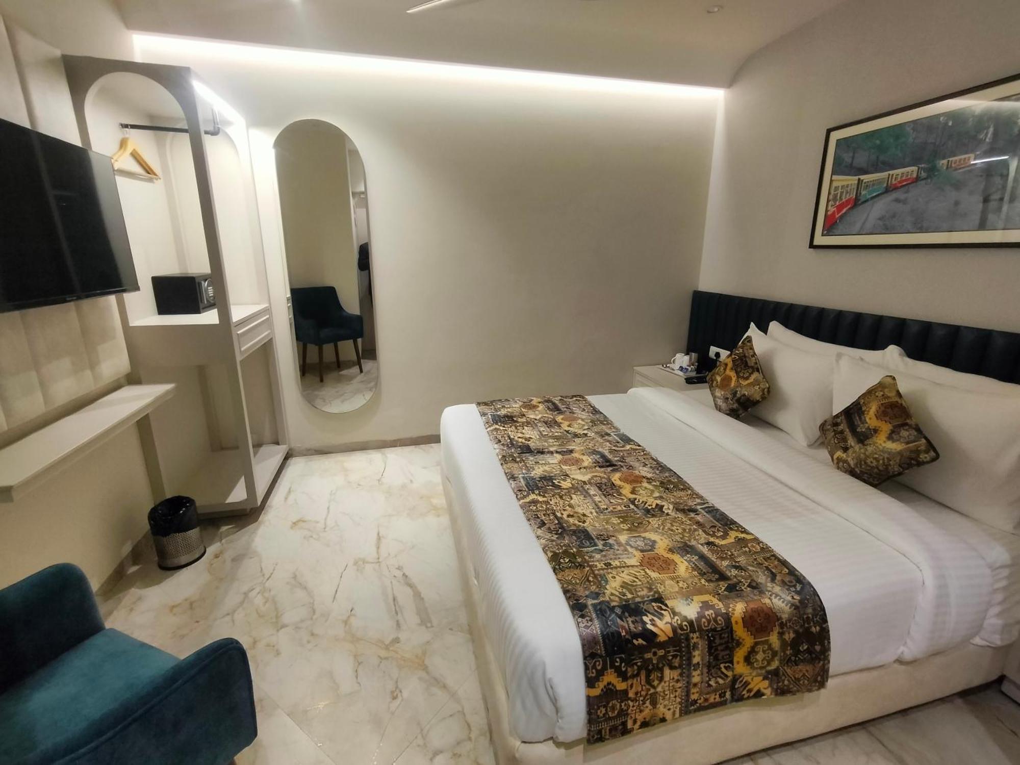Hiraya Hotels Mohali Exterior photo