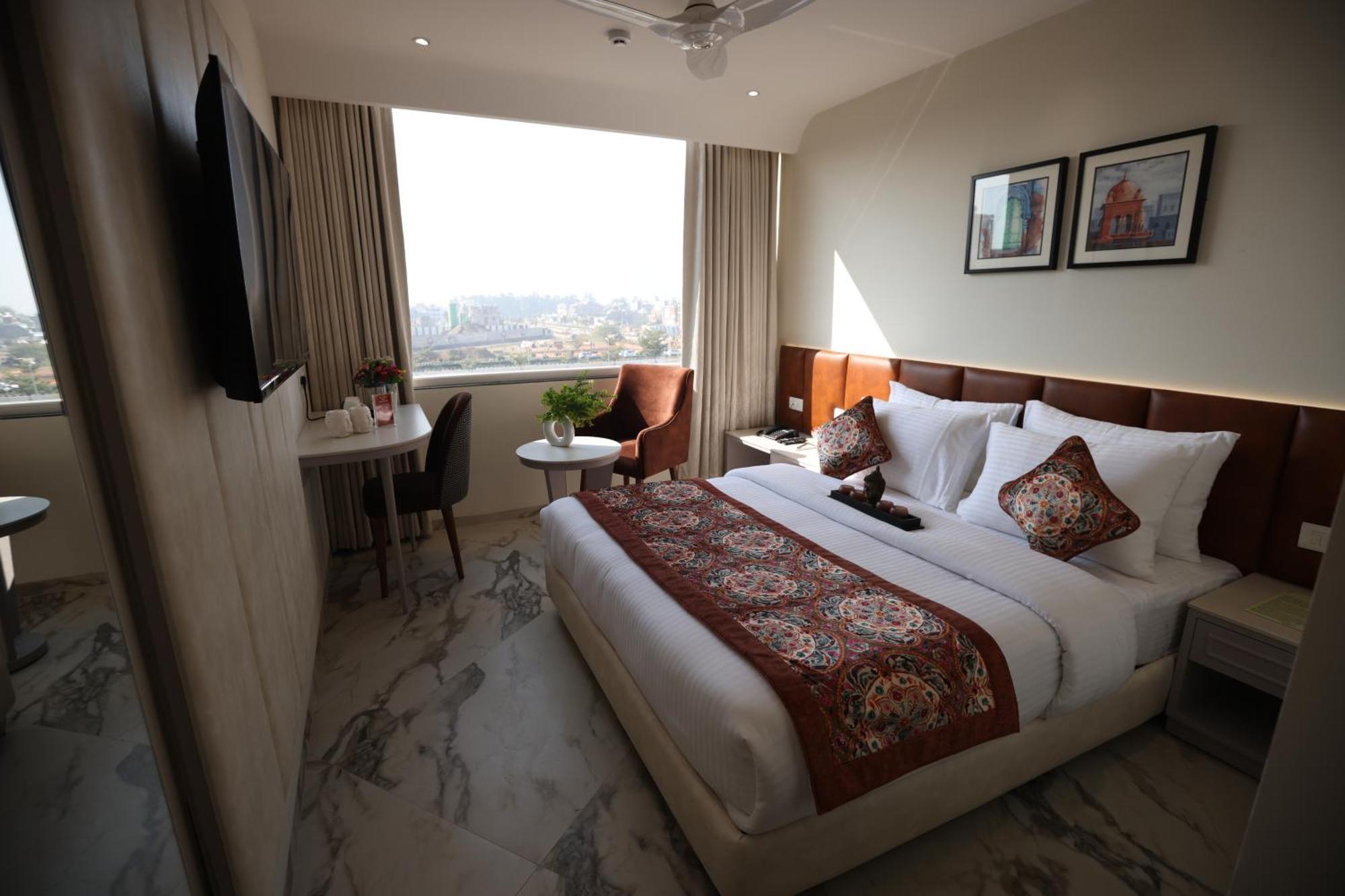 Hiraya Hotels Mohali Exterior photo
