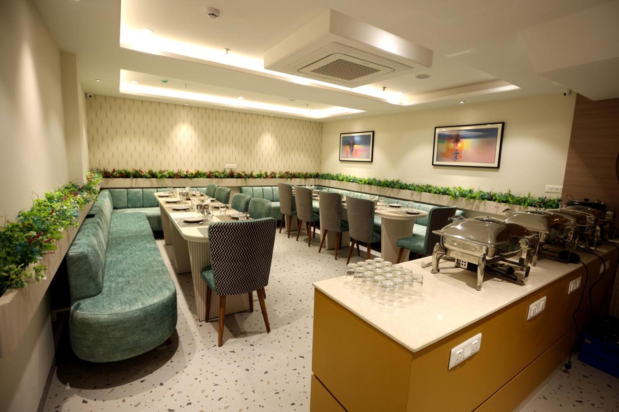 Hiraya Hotels Mohali Exterior photo