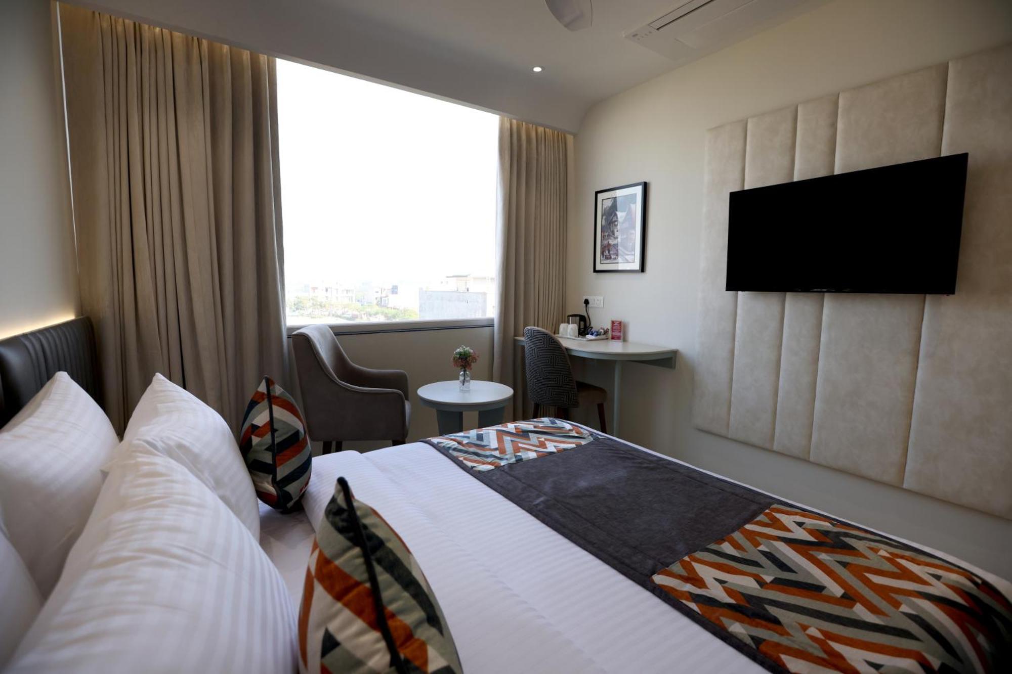 Hiraya Hotels Mohali Exterior photo