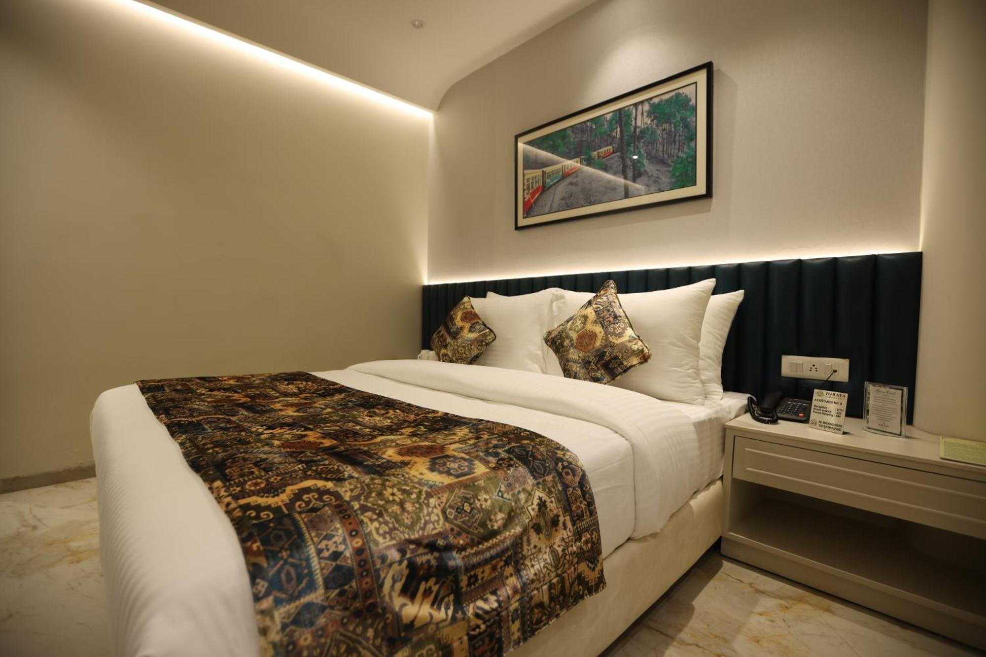 Hiraya Hotels Mohali Exterior photo