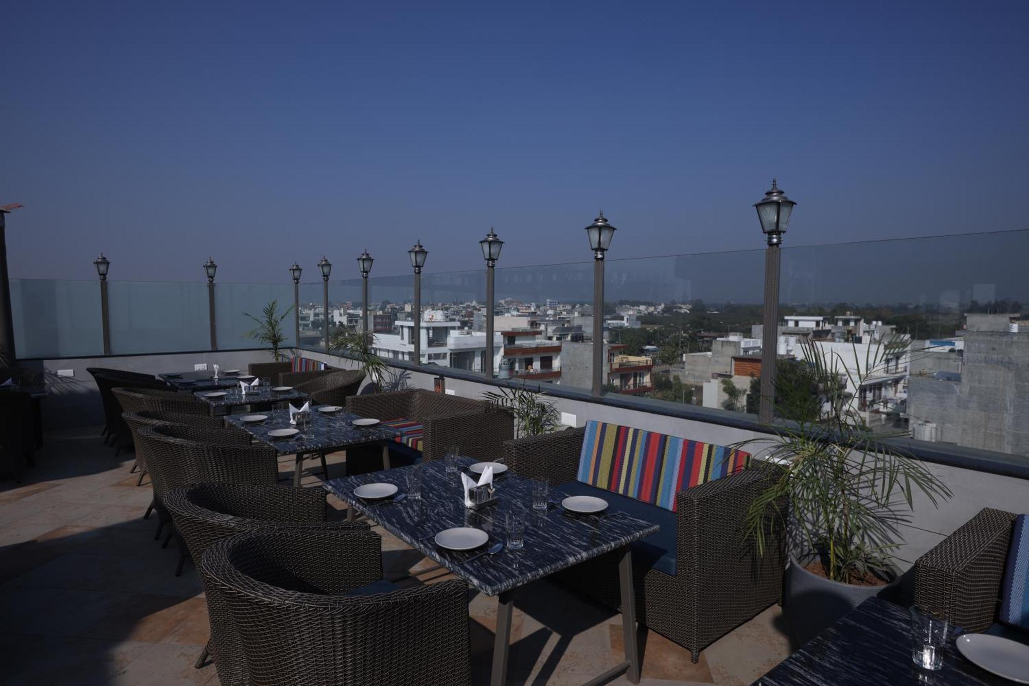 Hiraya Hotels Mohali Exterior photo