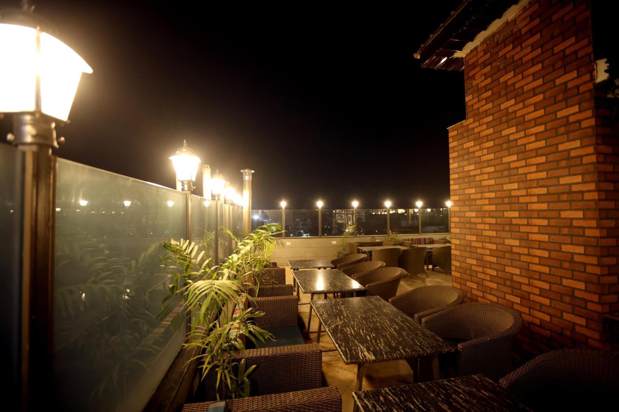 Hiraya Hotels Mohali Exterior photo